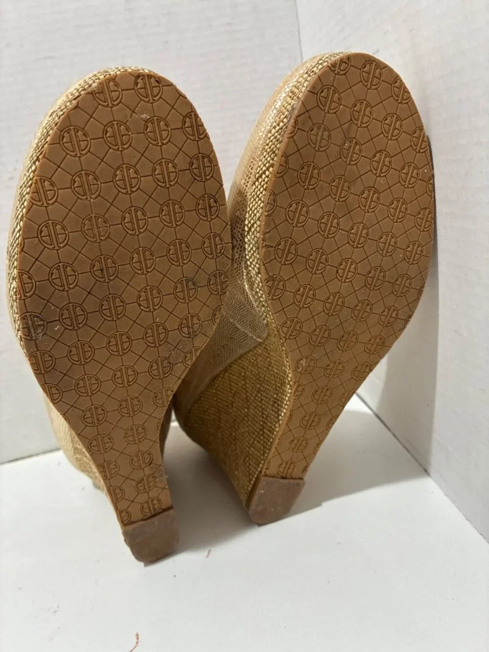 Lilly Pulitzer Resort Chic Wedge Pumps Womens Gold Metallic 3.25